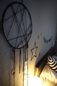 Traumfänger, dream catcher , DIY, Do it yourself, basteln, kreativ, Idee, Schlafzimmer, Schlaf, Bett Traum, Interior Design, Innenarchitektur, Schwarz, bunt, Ethno, Boho, trend